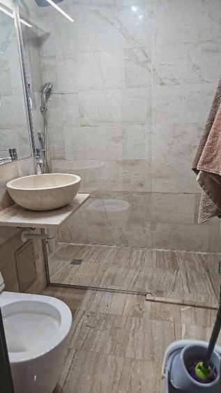 Apartament cu 3 camere semidecomandat, mobilat în Dacia
