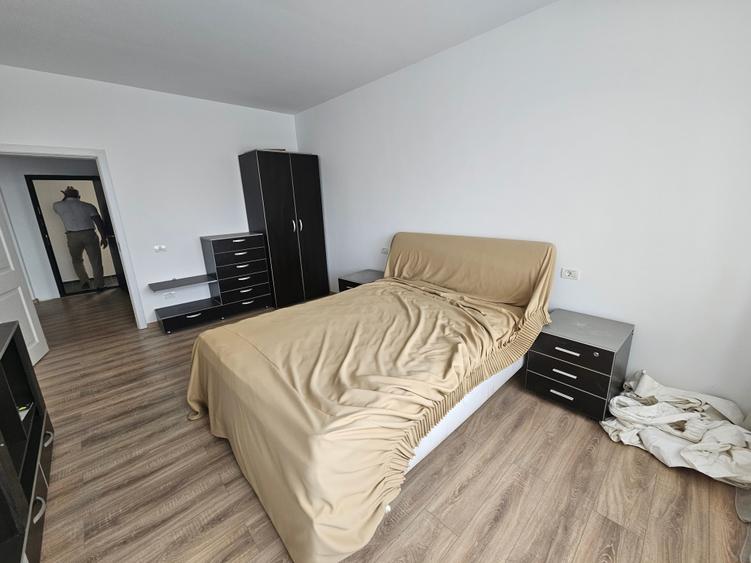 Apartament cu 4 camere decomandat în Armeneasca