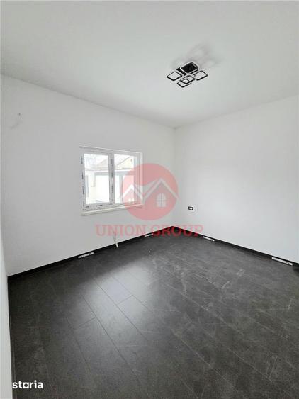 Casă cu 5 camere cu Teren 462 Mp în Lumina