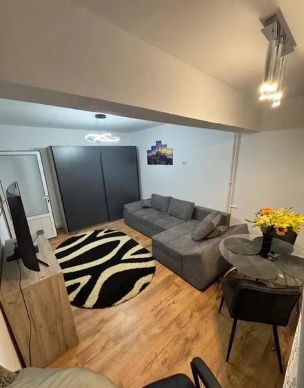 Apartament cu 2 camere decomandat, mobilat în City Park Mall