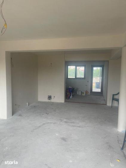 Casă cu 5 camere cu Teren 700 Mp în Garoafa