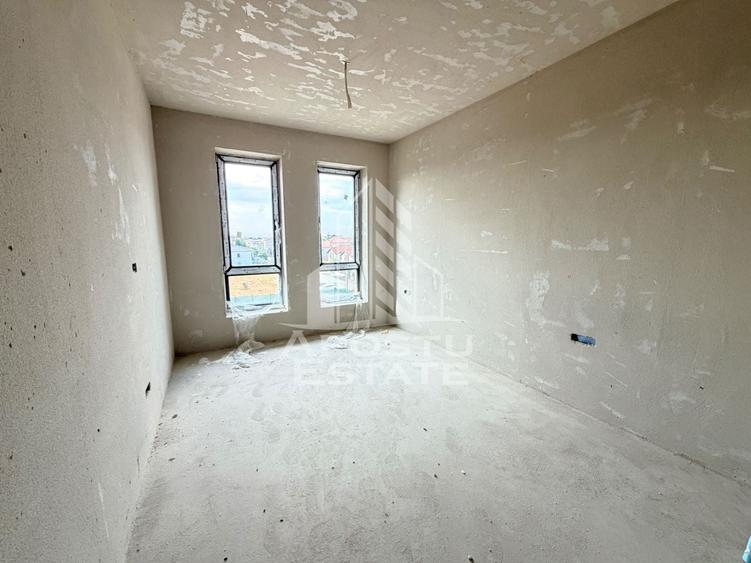 Apartament cu 3 camere semidecomandat în Giroc