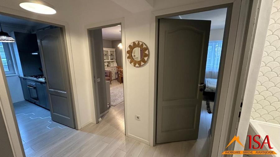 Apartament cu 3 camere decomandat, mobilat în Central