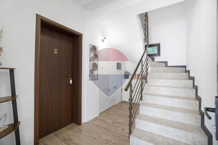 Casă individuală cu 12 camere cu Teren 947 Mp în Valea Alba