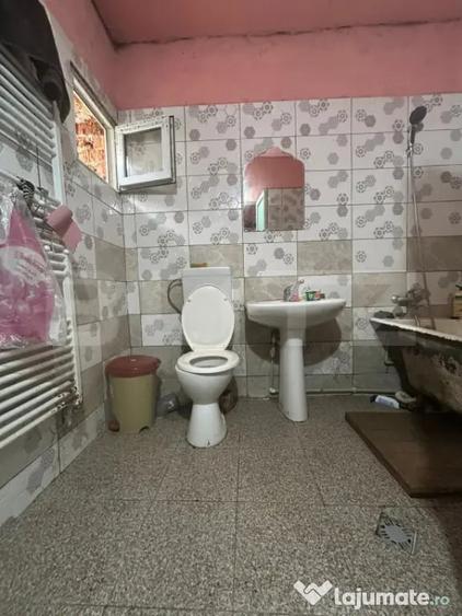 Casă cu 4 camere cu Teren 100 Mp în Central