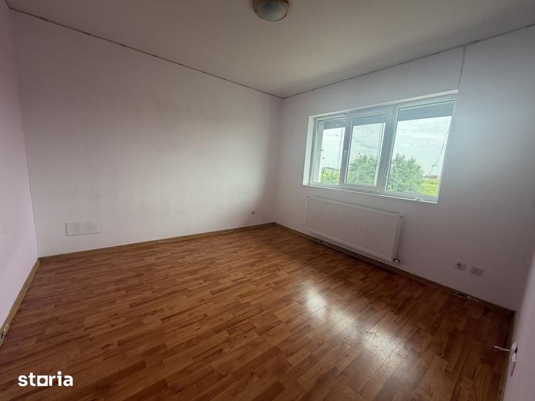 Casă cu 4 camere cu Teren 330 Mp în Clinceni