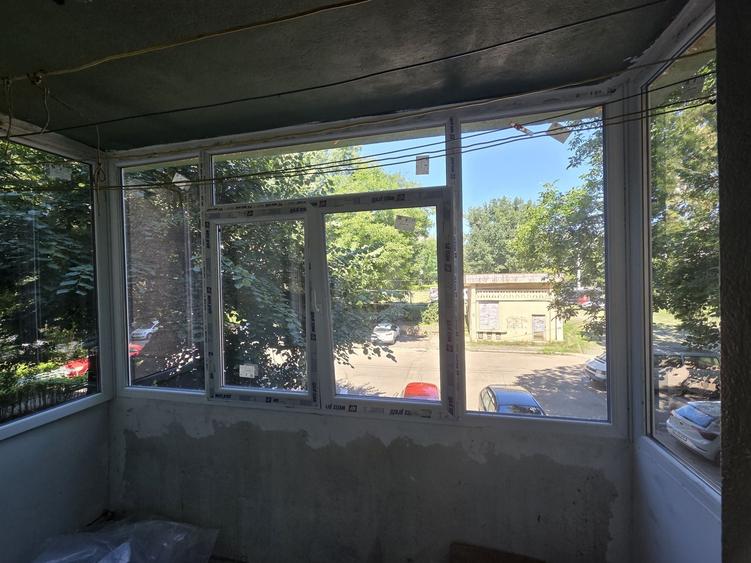 Apartament cu 3 camere semidecomandat în Nord