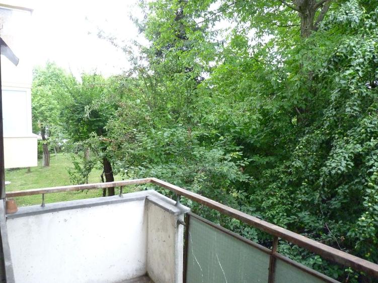 Apartament cu 3 camere semidecomandat în Astra