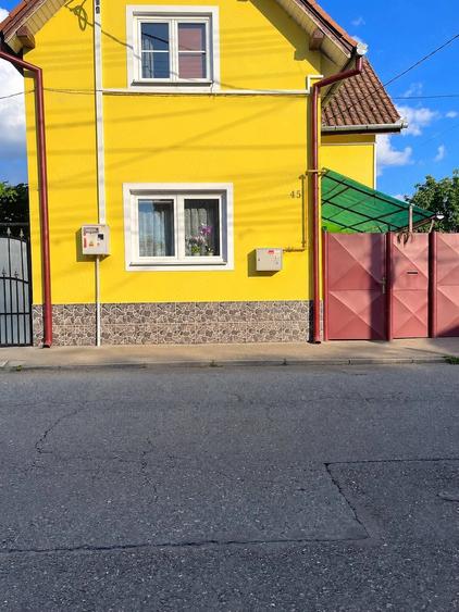Casă cu Teren 300 Mp în Țiglari