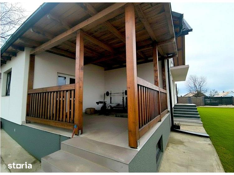 Casă cu 5 camere cu Teren 1000 Mp în Șcheia