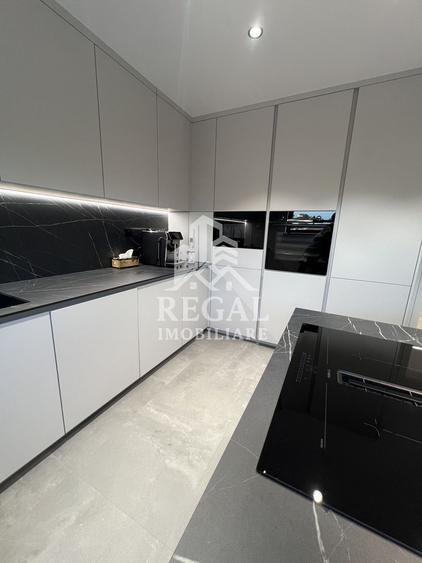 Duplex cu 6 camere cu Canalizare în Strei