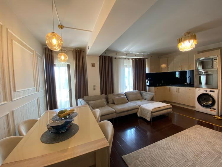 Apartament cu 3 camere semidecomandat, mobilat în Vitan Mall