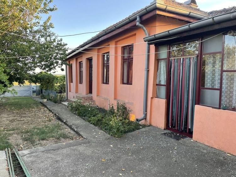 Casă cu 4 camere în Cârna