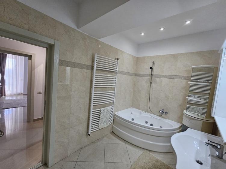 Apartament cu 2 camere decomandat, mobilat în Faleza Nord