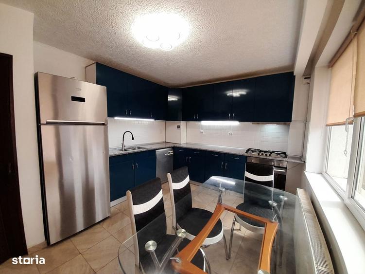 Apartament cu 4 camere decomandat în Central