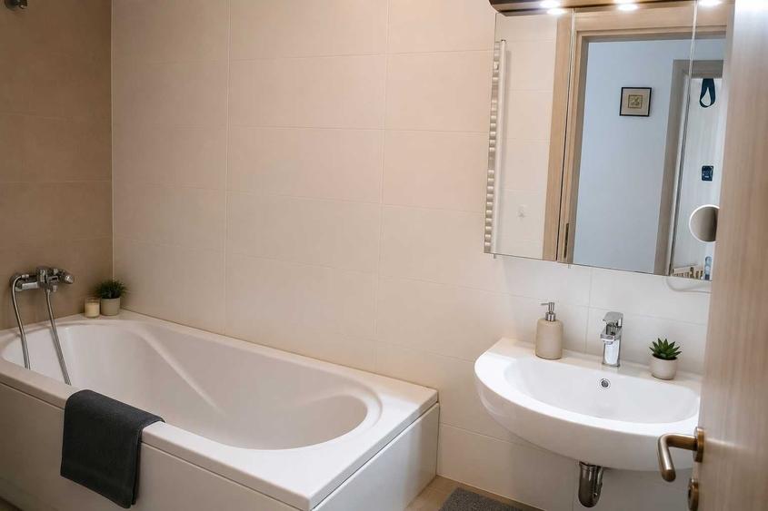 Apartament cu 3 camere decomandat în Runcu