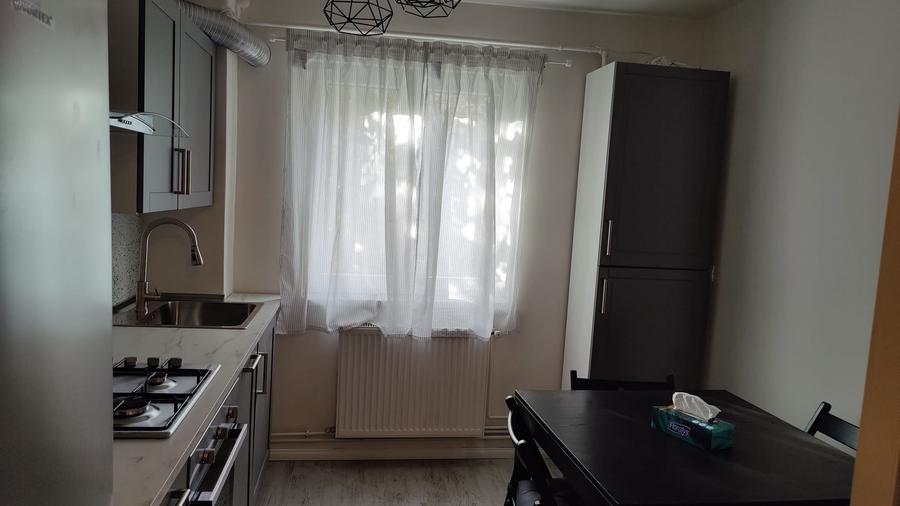 Apartament cu 3 camere, mobilat în Torontalului
