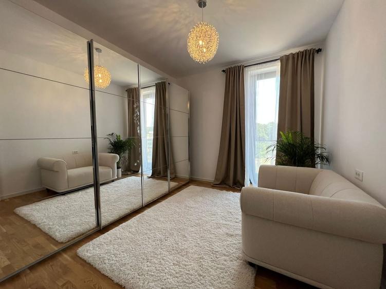 Apartament cu 4 camere decomandat, mobilat în Băneasa