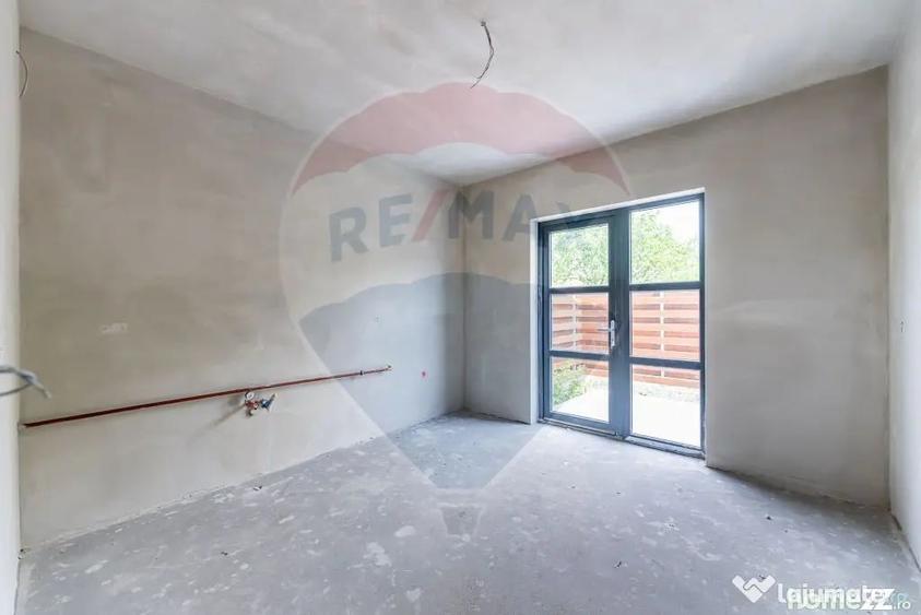 Apartament cu 4 camere decomandat în Pârneava