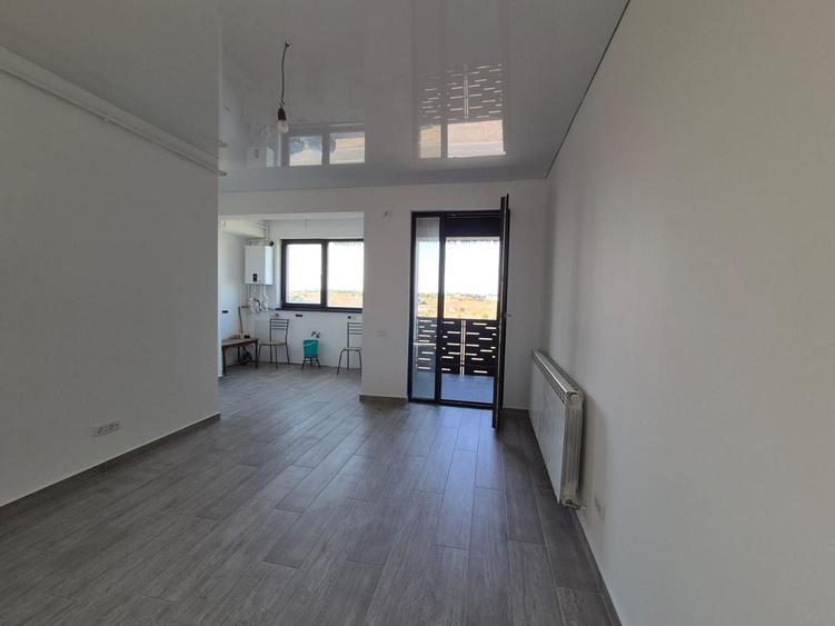 Apartament cu 3 camere semidecomandat în Km 5