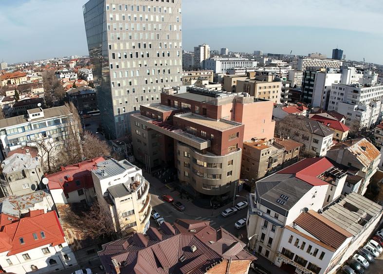 Birou, de 5,880 mp, în Victoriei