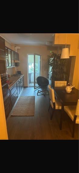 Apartament cu 3 camere decomandat în Răcădău
