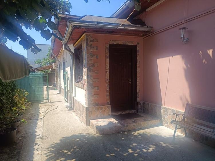 Casă cu 4 camere cu Teren 294 Mp în Central