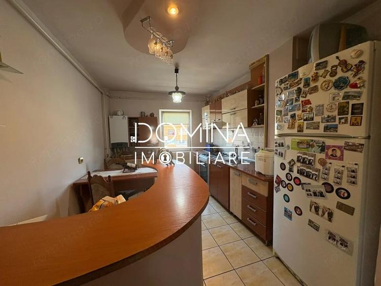 Apartament cu 4 camere decomandat în Central