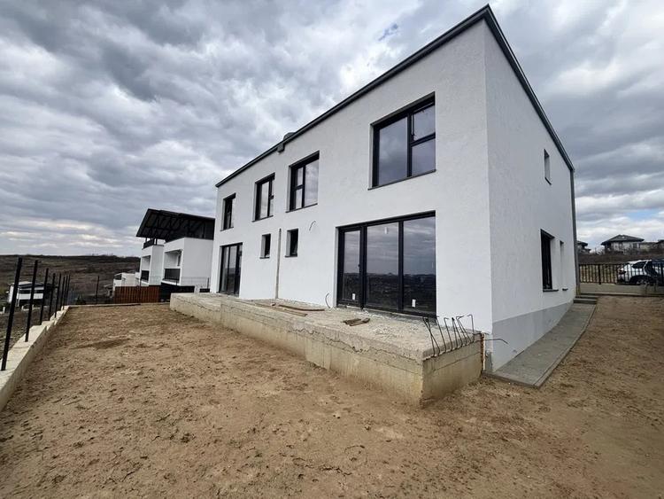 Duplex cu 4 camere cu Canalizare în Borhanci