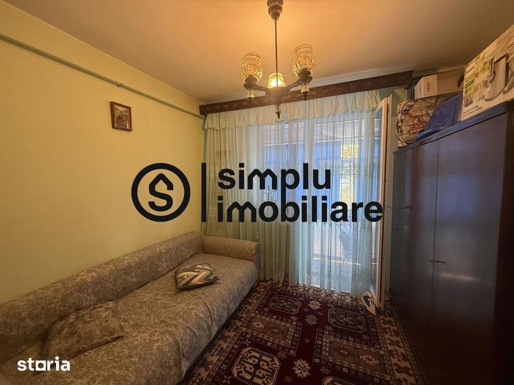 Apartament cu 3 camere semidecomandat în Calea București