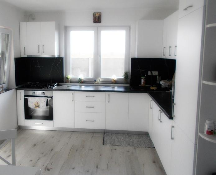 Casă individuală cu 4 camere cu Teren 600 Mp în Bacova