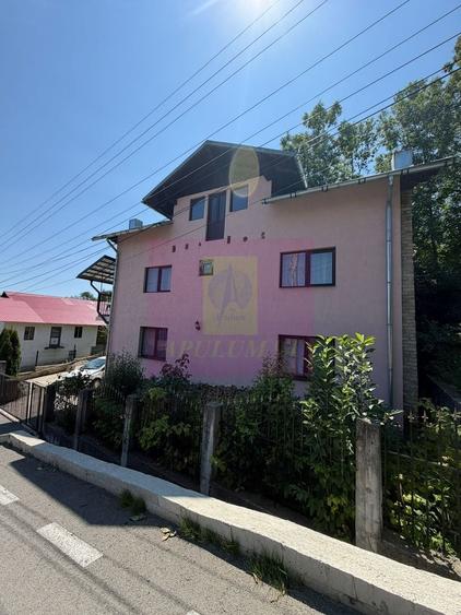 Casă individuală cu 4 camere cu Canalizare în Est