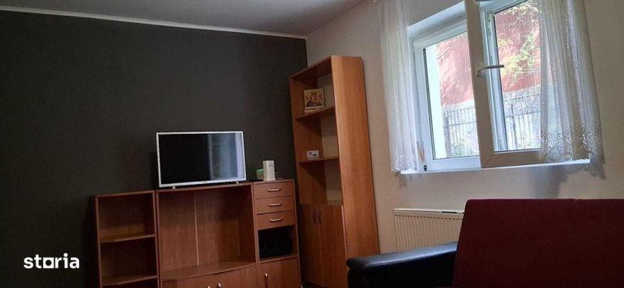 Garsonieră decomandată în Central