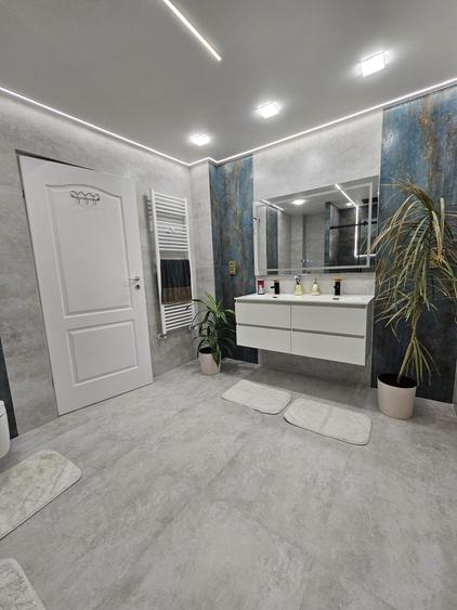 Casă individuală cu 4 camere cu Canalizare în Central