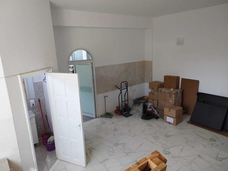 Spațiu comercial, de 90 mp, în Central