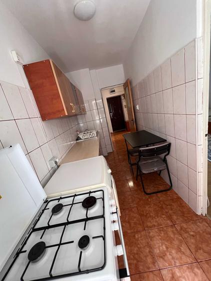 Garsonieră decomandată în Tei