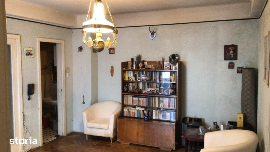 Apartament cu 5 camere în Sud