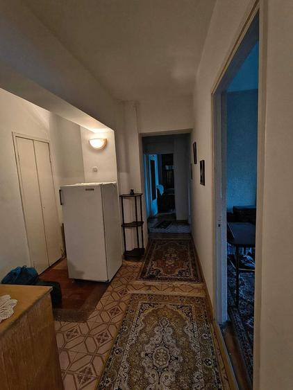Apartament cu 3 camere decomandat în Pod