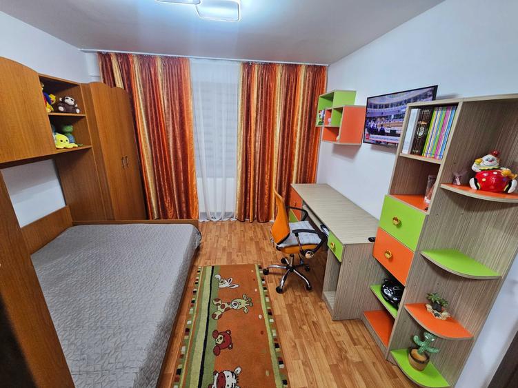Apartament cu 3 camere decomandat în Ultracentral