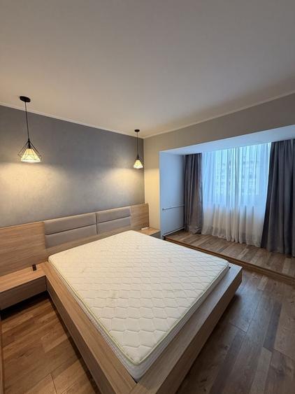 Apartament cu 3 camere semidecomandat în Crângași