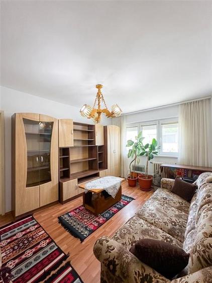 Apartament cu 3 camere semidecomandat în Calea Aradului