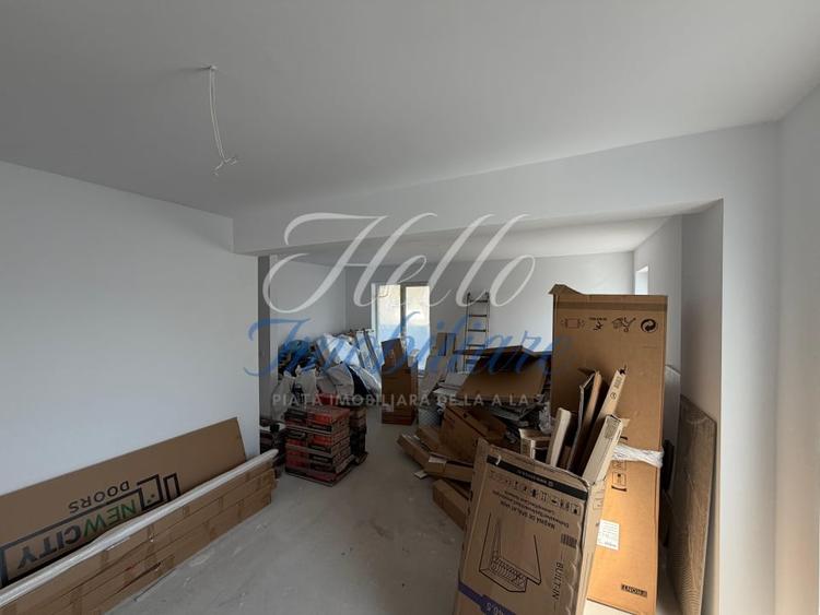 Apartament cu 4 camere semidecomandat în Florești