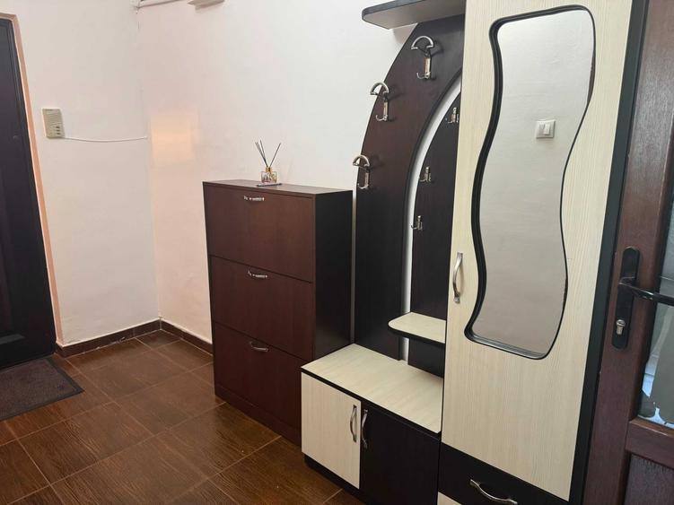 Apartament cu 2 camere decomandat în Micro 6
