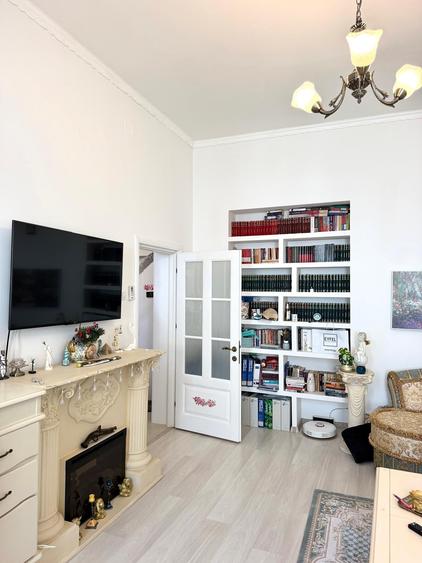 Apartament cu 3 camere semidecomandat în Universitate