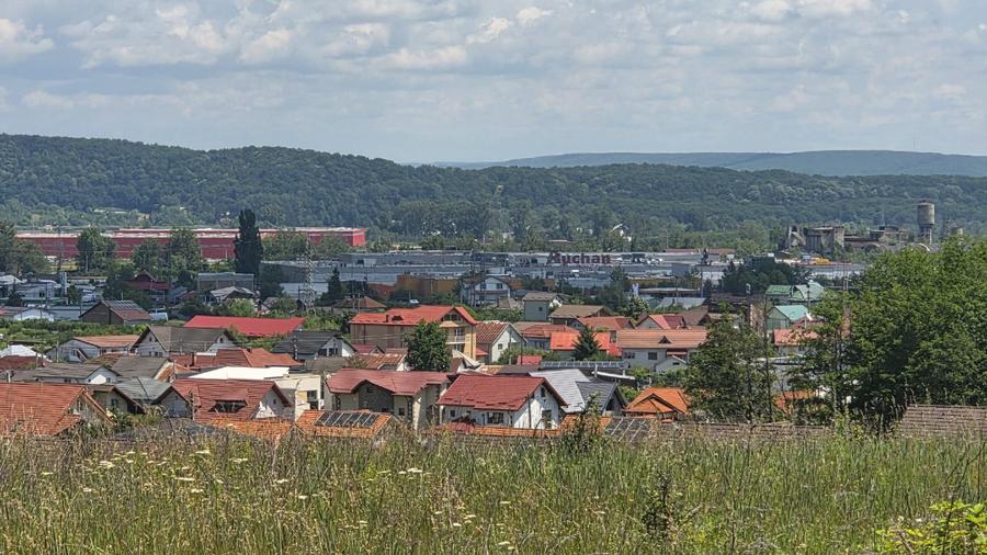 Teren Construcții intravilan de 1947 mp, în Uiasca