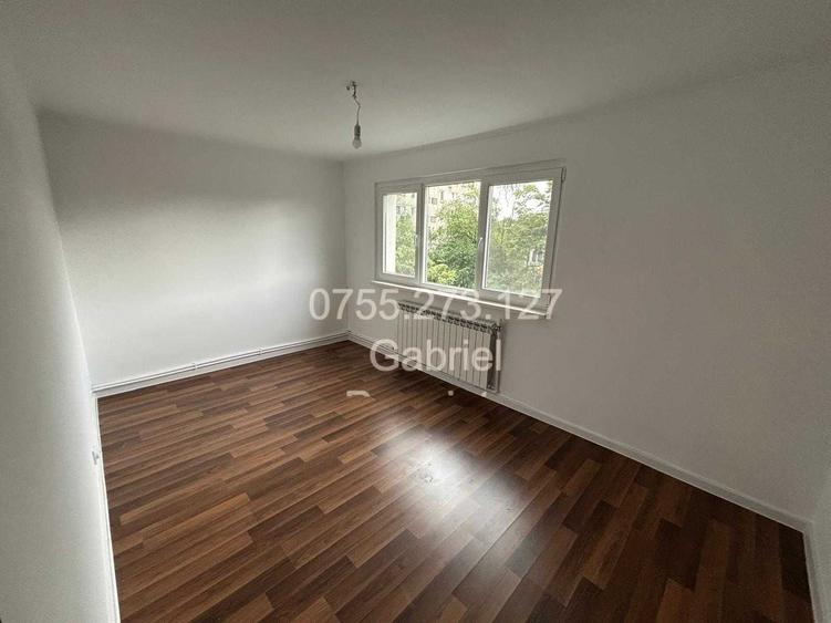 Apartament cu 3 camere semidecomandat în Apusului