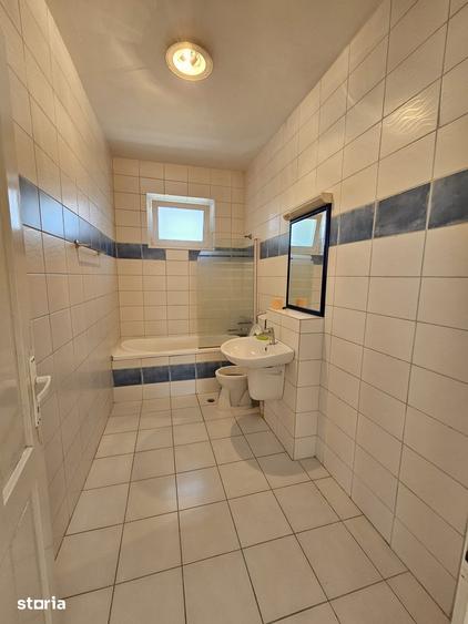 Casă cu 5 camere decomandat cu Teren 800 Mp în Ghiroda