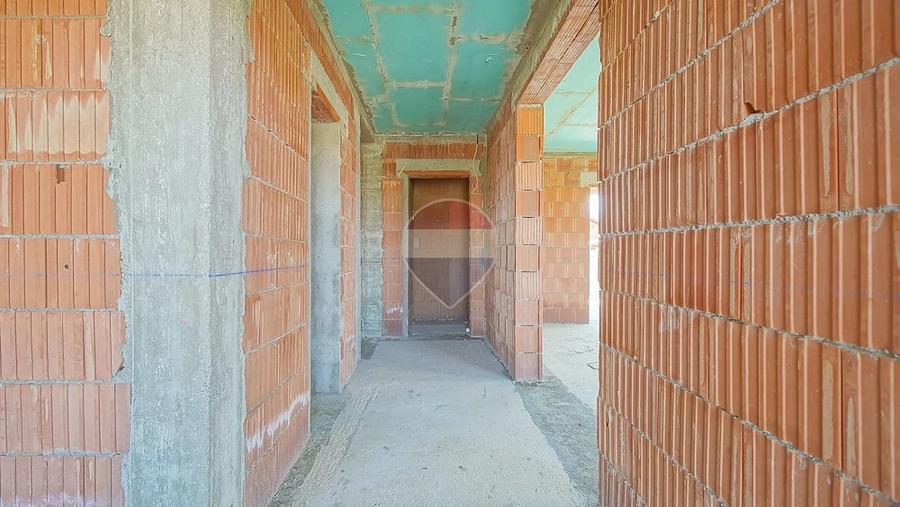 Casă cu Teren 500 Mp în Cristian