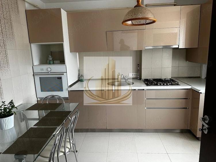 Apartament cu 3 camere semidecomandat, mobilat în Lipovei