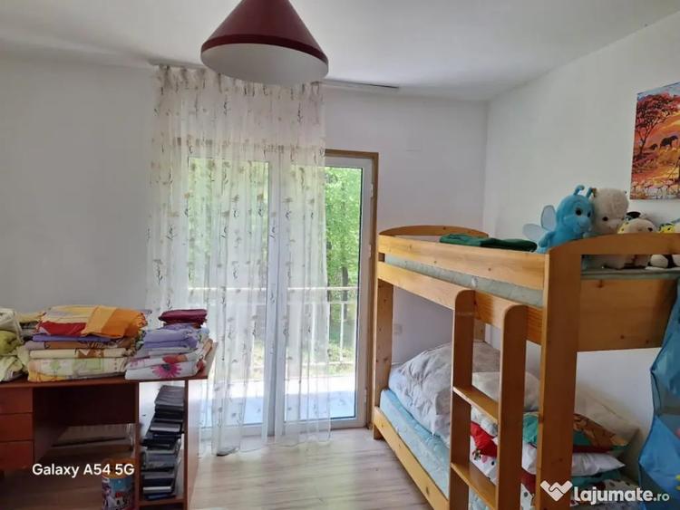 Casă cu 7 camere cu Teren 6242 Mp în Central